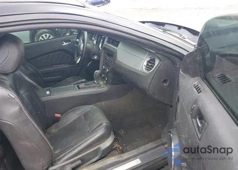 2014 Ford Mustang V6 Premium z USA, uszkodzony, nr VIN 1ZVBP8AM3E5244110